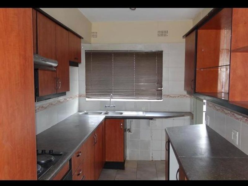 For Sale 2-Bedroom Duplex in Fontainebleau Randburg - Photo 4