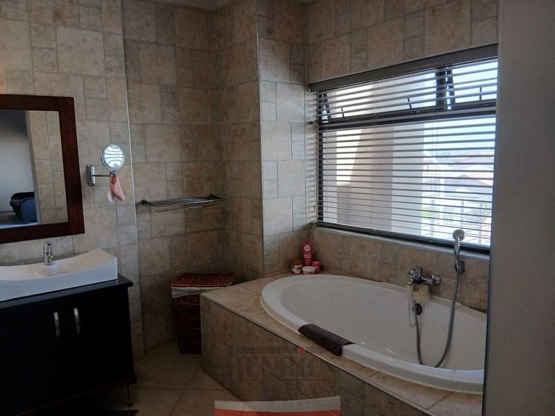 No words can do this house justice in terms of elegance, space & style - Photo 7