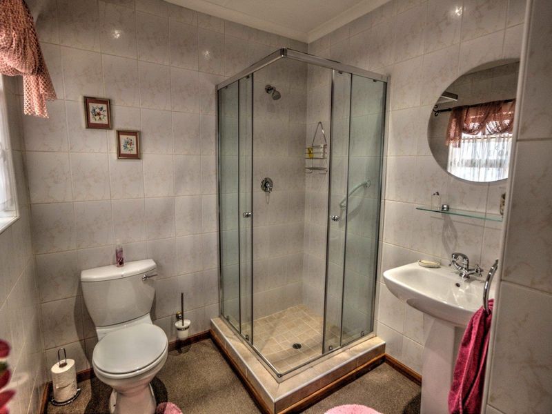 Charming Family Home in a Secure Estate - Photo 10