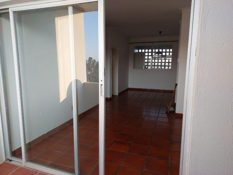 SPACIOUS APARTMENT IN A SECURE AND QUIET FAMILY NEIGHBOURHOOD - Photo 5