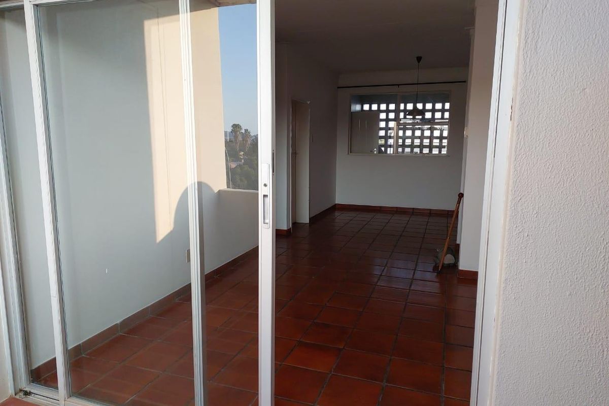 SPACIOUS APARTMENT IN A SECURE AND QUIET FAMILY NEIGHBOURHOOD - Photo 5