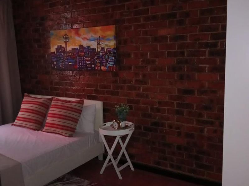 Your Urban Oasis: Prime Location, Full Amenities - Photo 5