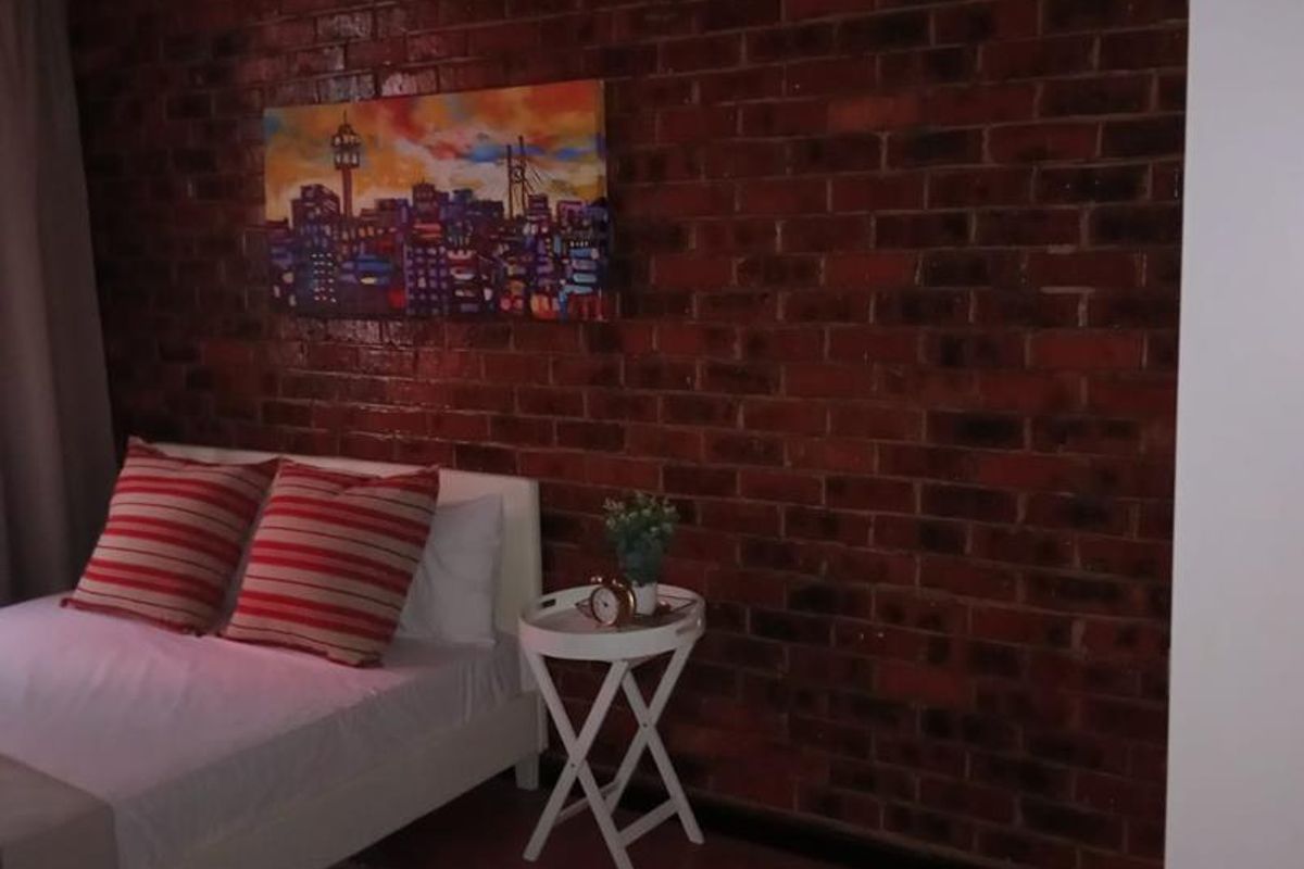 Your Urban Oasis: Prime Location, Full Amenities - Photo 5