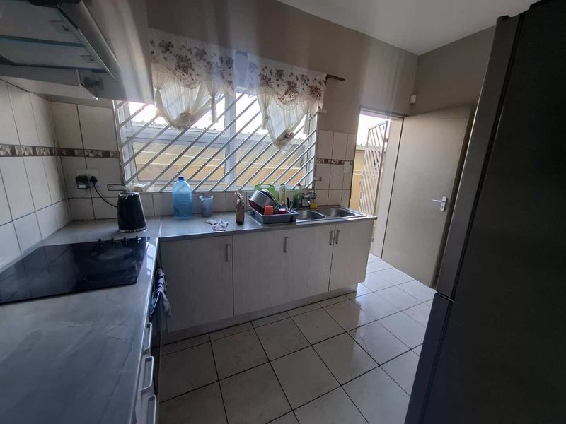 This is spacious 3-bedroom double-storey /duplex🔥 - Photo 6