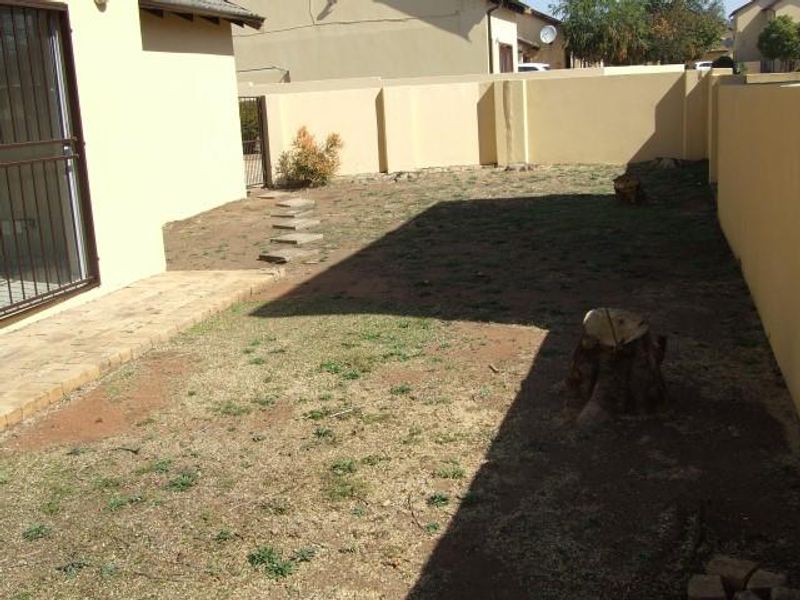 2 Bedroom Townhouse For Sale - Photo 7