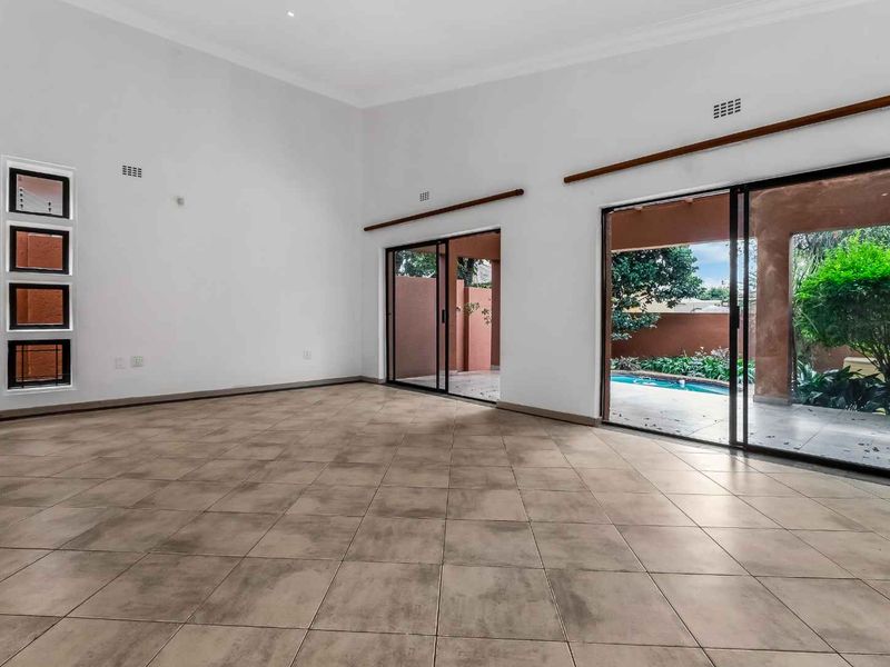 PRIVATE AND CHARMING FAMILY HOME SITUATED IN A QUIET LOCATION - Photo 5