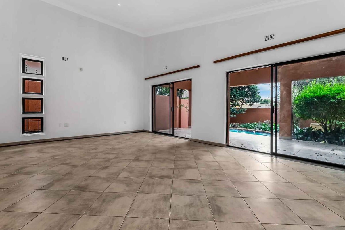 PRIVATE AND CHARMING FAMILY HOME SITUATED IN A QUIET LOCATION - Photo 5