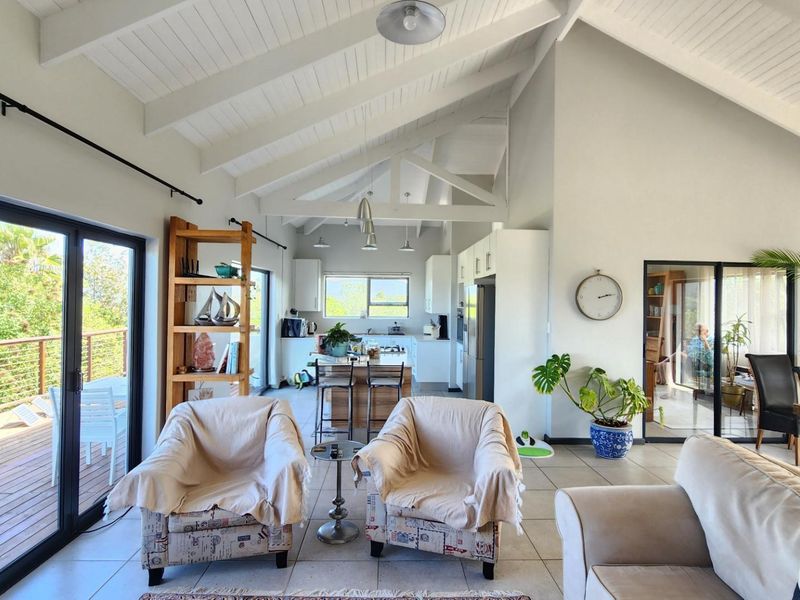 Where Modern Comfort Meets Coastal Beauty - Photo 3