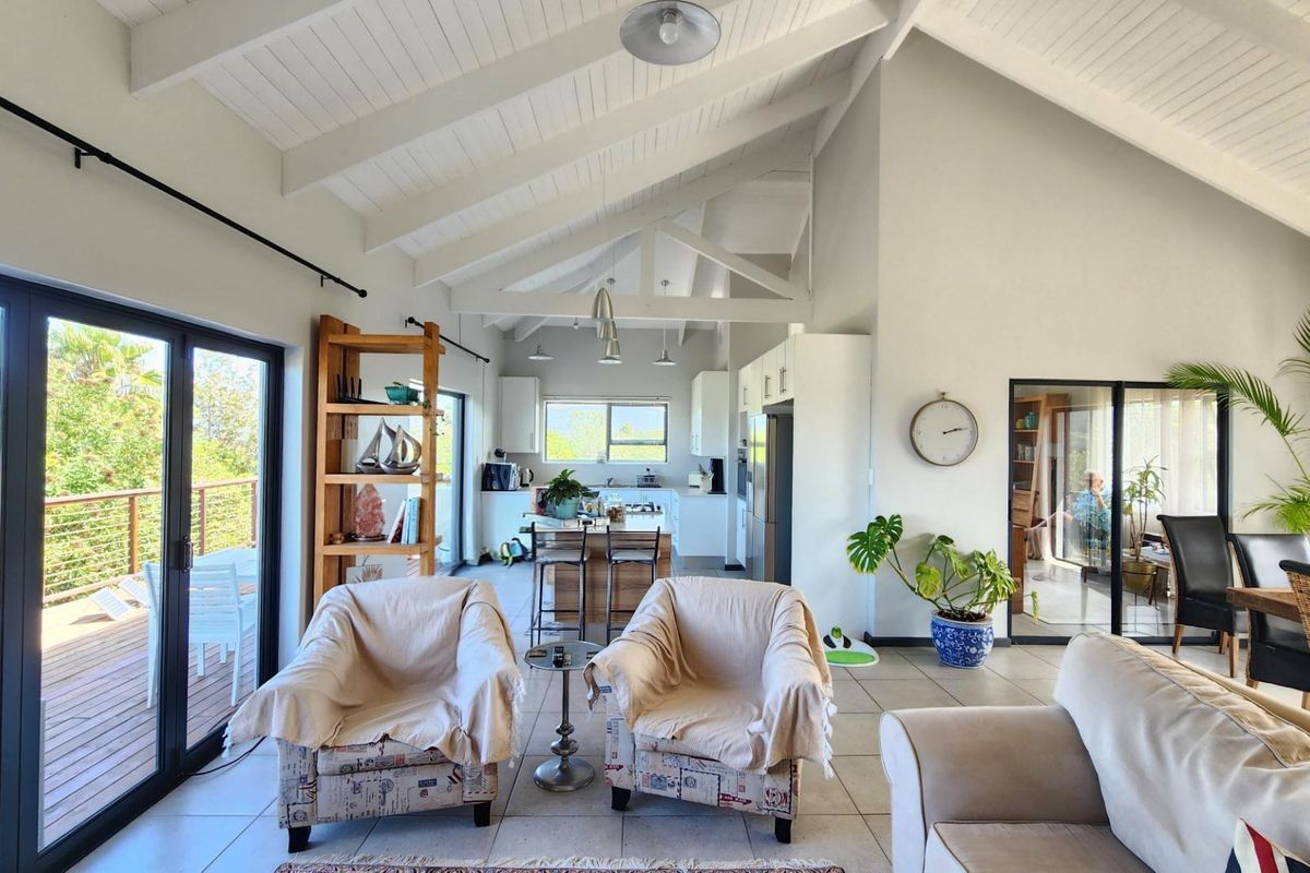 Where Modern Comfort Meets Coastal Beauty - Photo 3