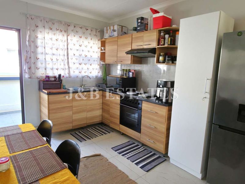 2 Bedroom Apartment - Photo 2