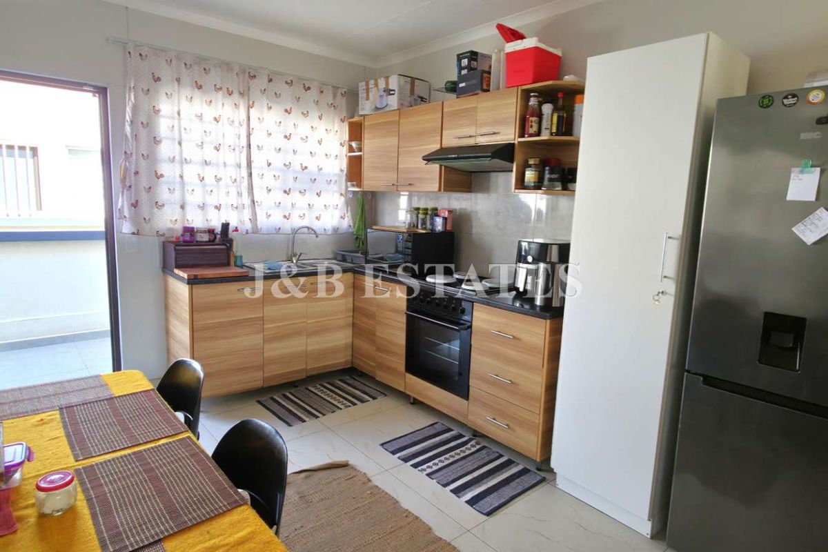 2 Bedroom Apartment - Photo 2