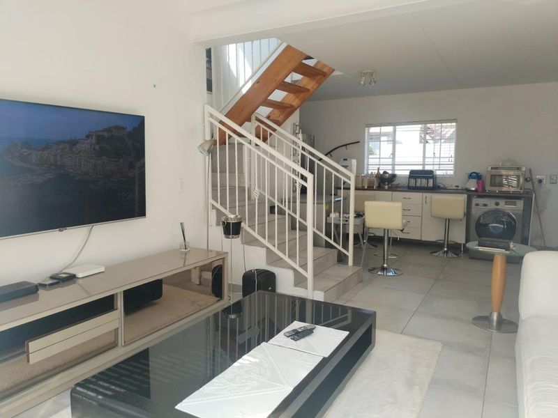 Spacious 4-Bedroom Family Home to Rent in a Secure Estate - Photo 1