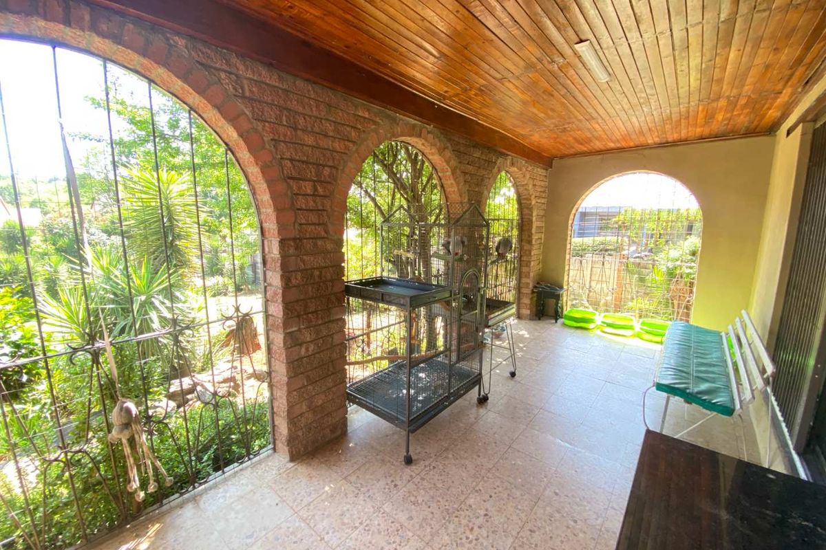 Value Beyond Belief - Home Plus 2 Flatlets - Photo 4