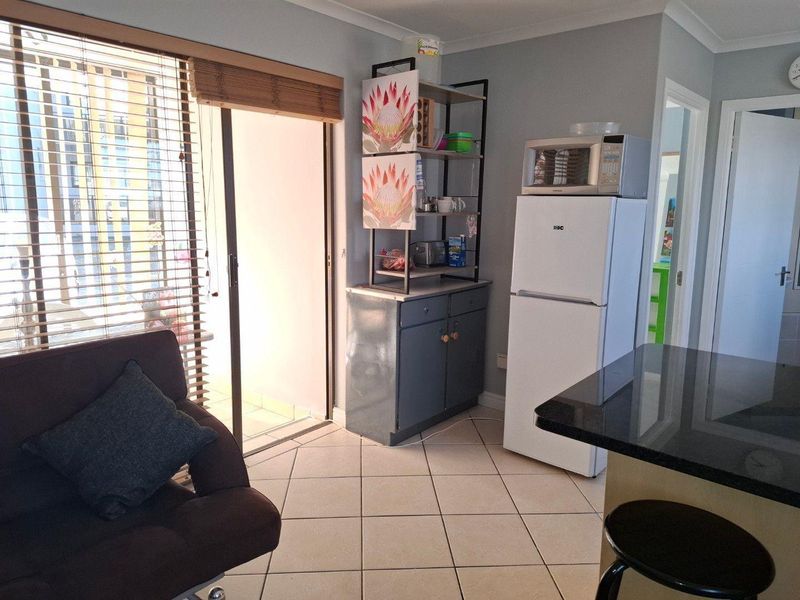 Ground-Floor Gem in Hartenbos: Modern Comfort Awaits! - Photo 9