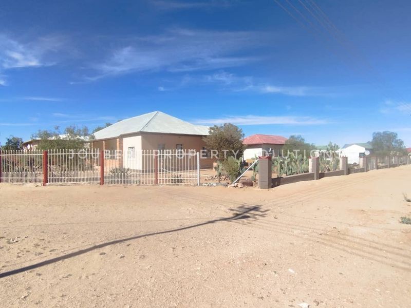 WELL LOCATED PROPERTY / INVESTMENT FOR SALE IN KARASBURG - NAMIBIA - Photo 2
