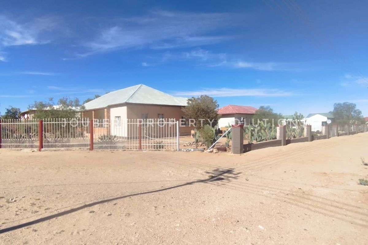 WELL LOCATED PROPERTY / INVESTMENT FOR SALE IN KARASBURG - NAMIBIA - Photo 2