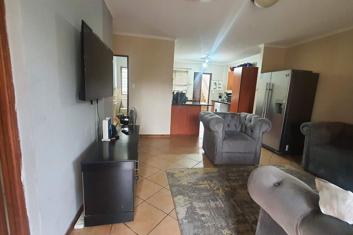 **Charming 2-Bedroom Apartment with Modern Amenities** - Photo 5