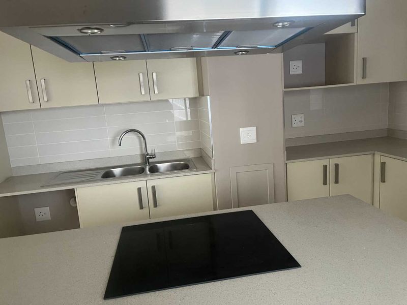 Tranquil  family 3 bedroom apartment close to Umhlanga Oceans Mall - Photo 2