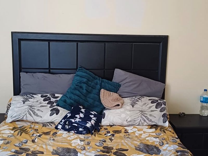 House is situated behind the Okahandja Mall. Additional to the main house is a 4 bedroom flat. - Photo 9