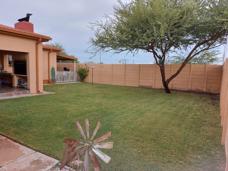 Modern Family House For Sale - Oshakati Ext. 16 - Photo 4