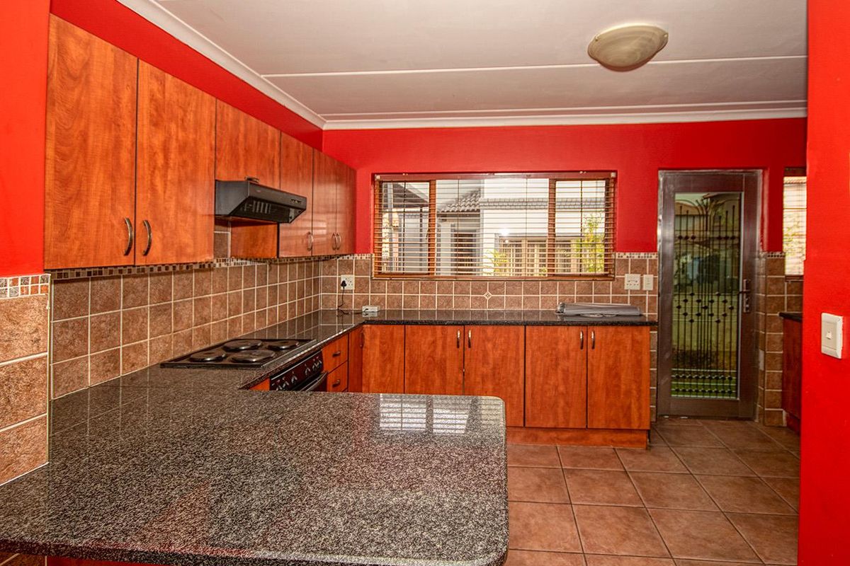 3 bed Meyersig corner stand family home! - Photo 4