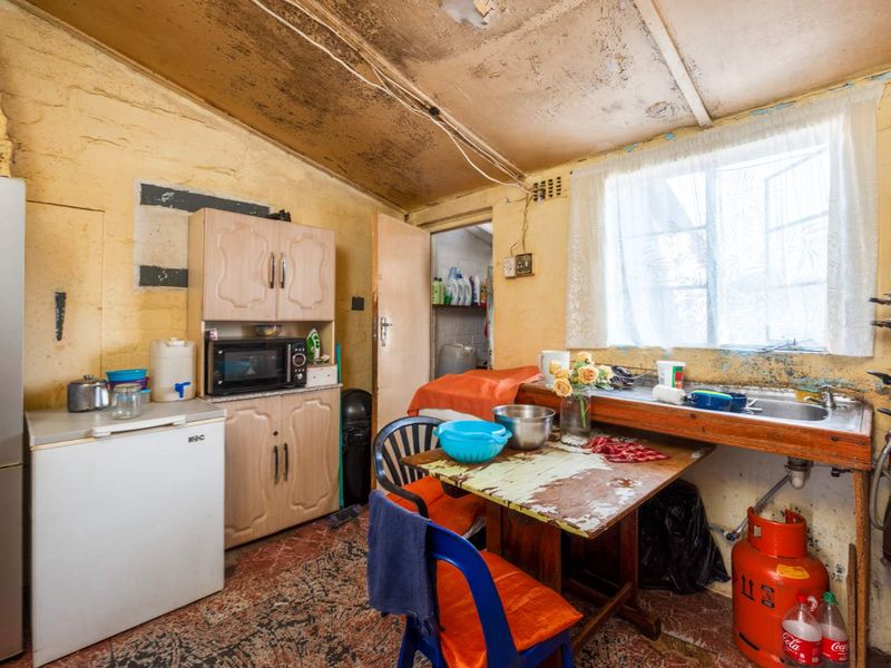 Charming 2-Bedroom Starter Home in Ocean View – Full of Potential! - Photo 7