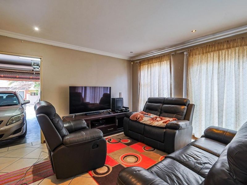 **Charming Fixer-Upper in Equestria!** - Photo 4