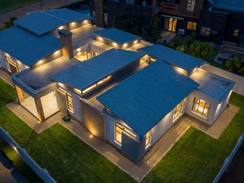 Single Level Contemporary Family Living on an Expansive 880sqm Stand - Photo 3