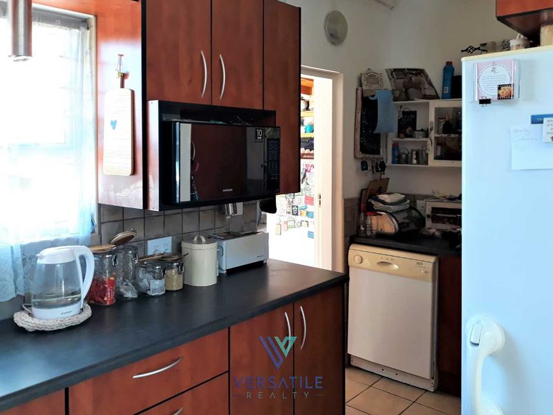 Enlightened 4 Bedroom Home. - Photo 9