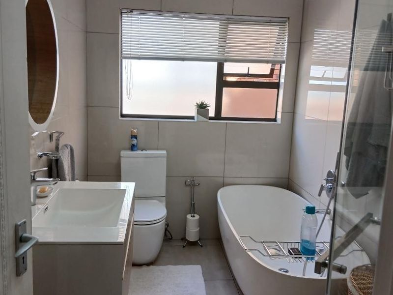 A gem nestled in the heart of Meyersdal - Photo 4