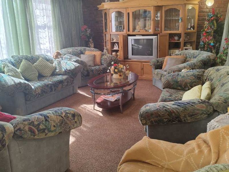 6 Bedroom Property for Sale in Volksrust - Photo 3