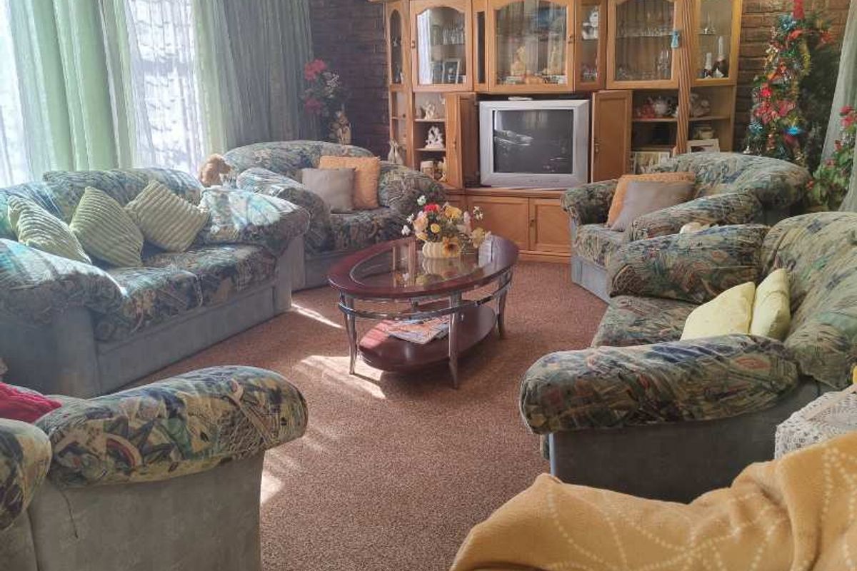 6 Bedroom Property for Sale in Volksrust - Photo 3