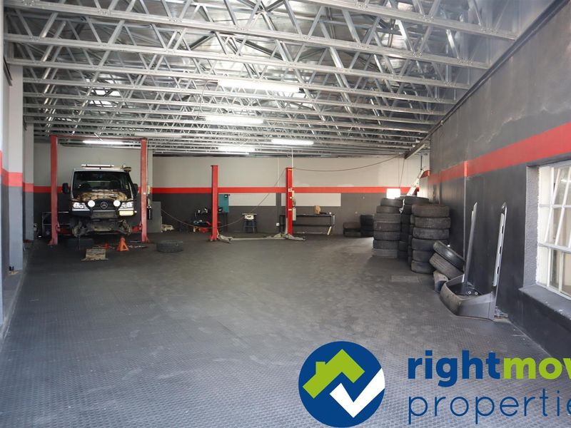 Business premises that’s Perfect for workshop or panel beater. Easily accessible. - Photo 5