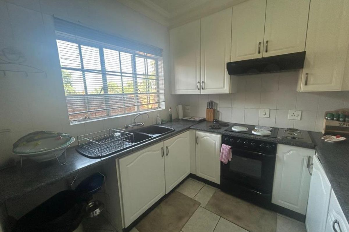 4 Bedroom Duplex Townhouse for Sale in Bassonia - Photo 4