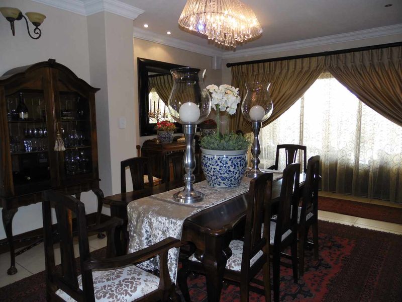 FULLY FURNISHED MAGNIFICENT RESIDENCE FOR RENT IN SECURE UPMARKET ESTATE - Photo 4