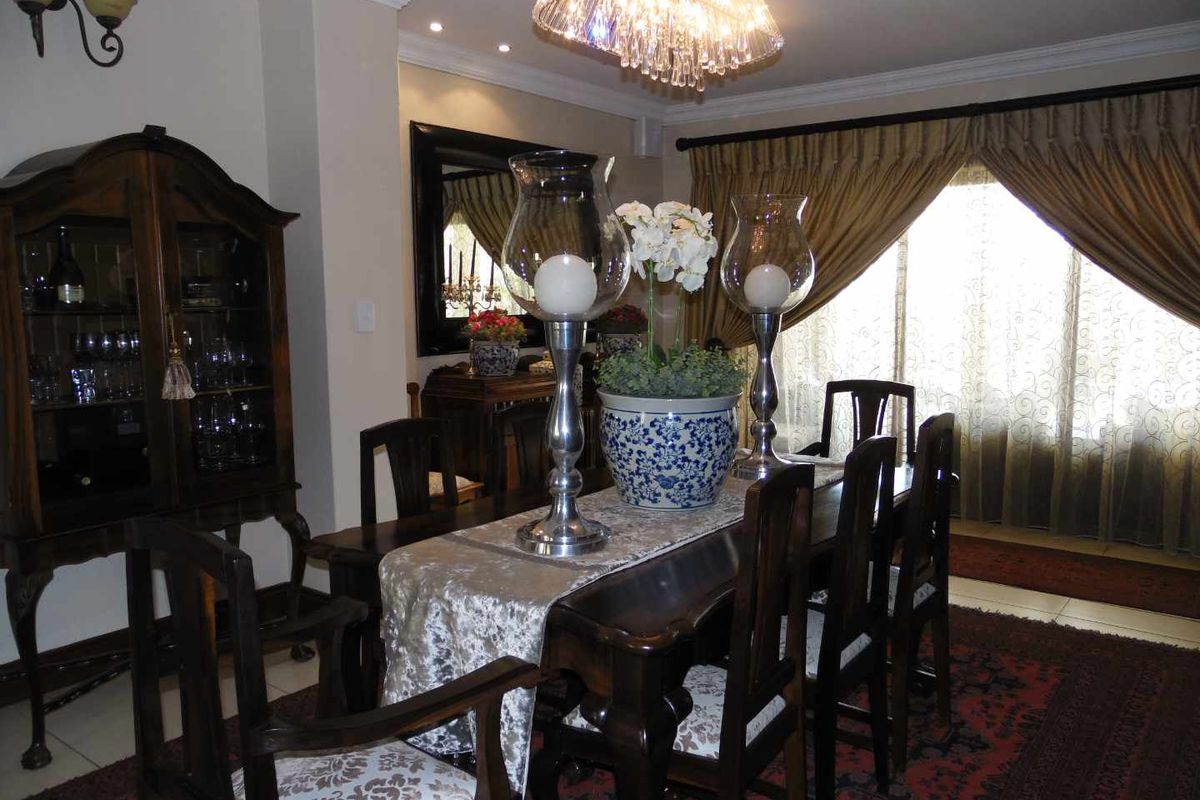 FULLY FURNISHED MAGNIFICENT RESIDENCE FOR RENT IN SECURE UPMARKET ESTATE - Photo 4