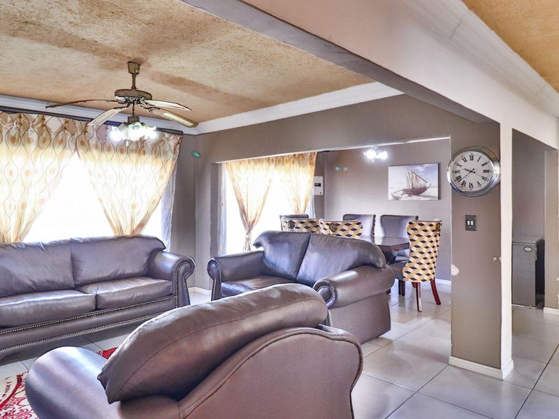 Dive Into Your Dream Home!! - Photo 8