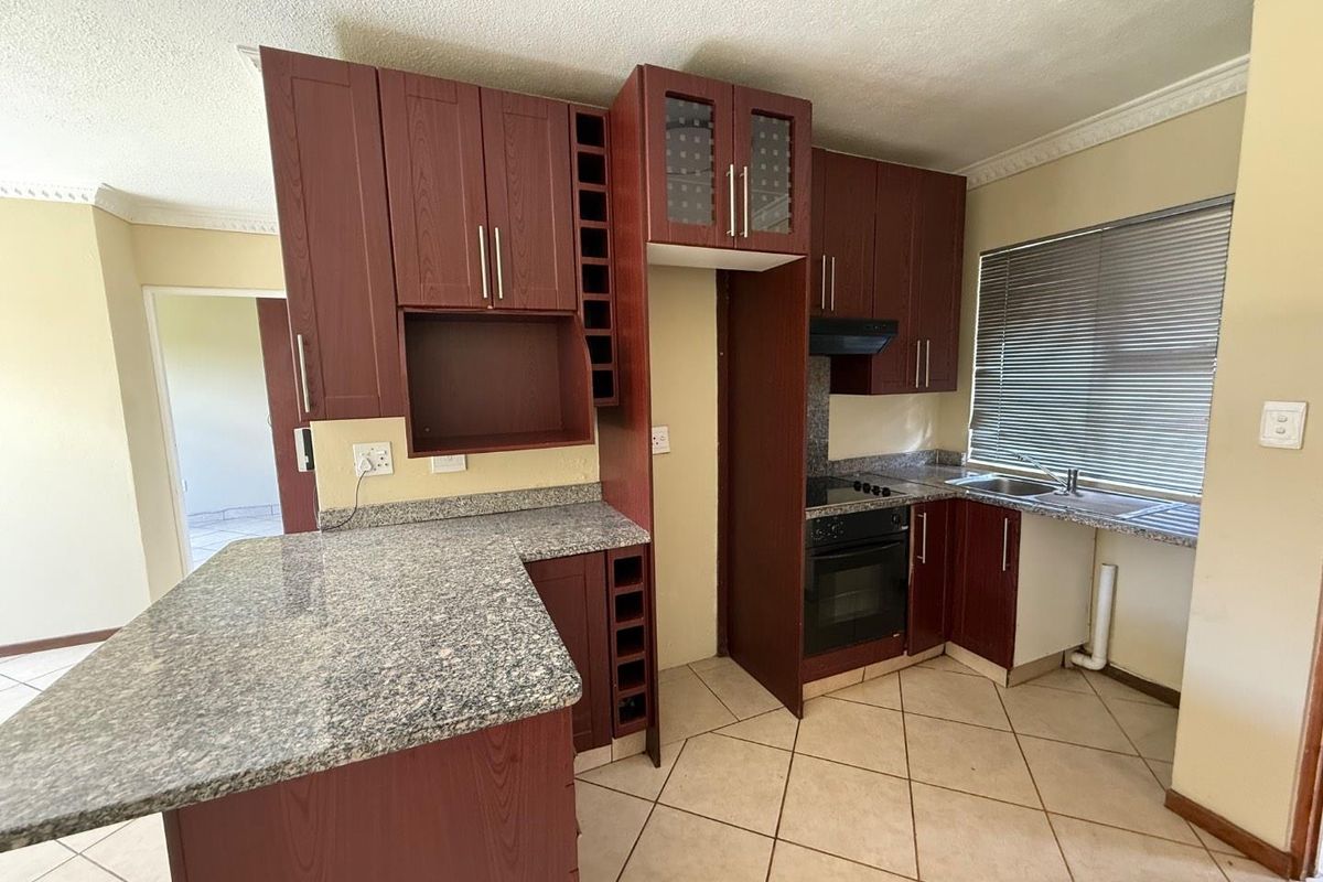 Charming 2bedroom with Garden: Steps from City Center! - Photo 5