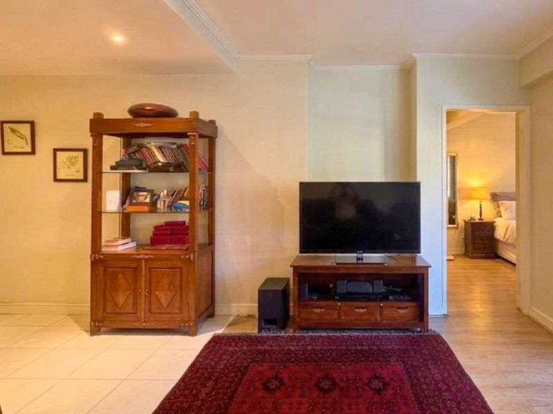 Contemporary 2-Bedroom Apartment Minutes from Sandton CBD - Photo 4