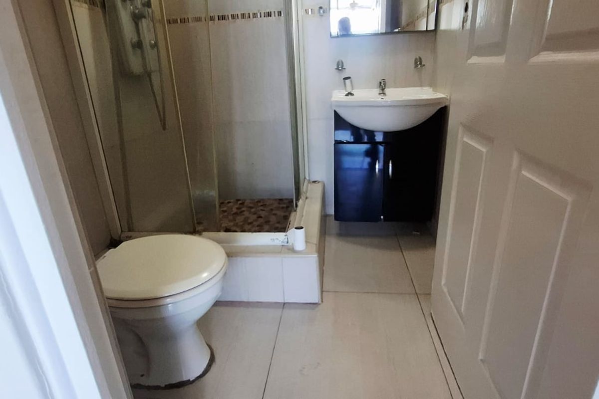 **Exquisite Sectional Title Apartment in Prime North Beach Location** - Photo 2