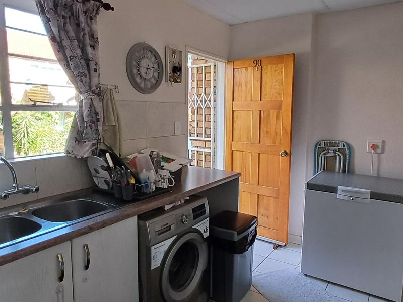 Ground floor PLUS private garden - Photo 7