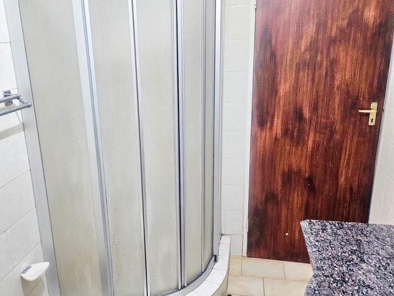 3 bedroom house for Sale in Buccleuch - Photo 10