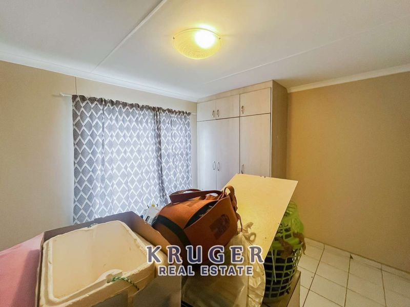 Secure corner unit townhouse for sale - Photo 5