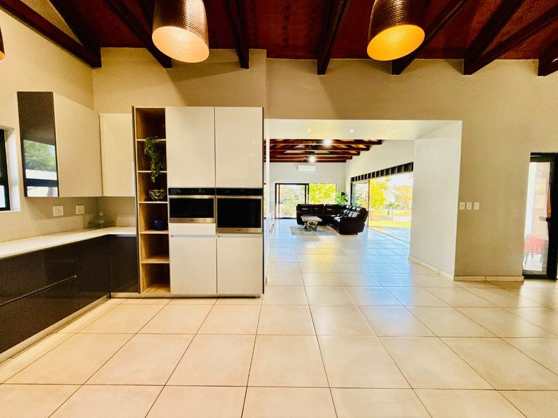 Modern Single Level Family Home on the Green Belt in Copperleaf Golf Estate - Photo 7