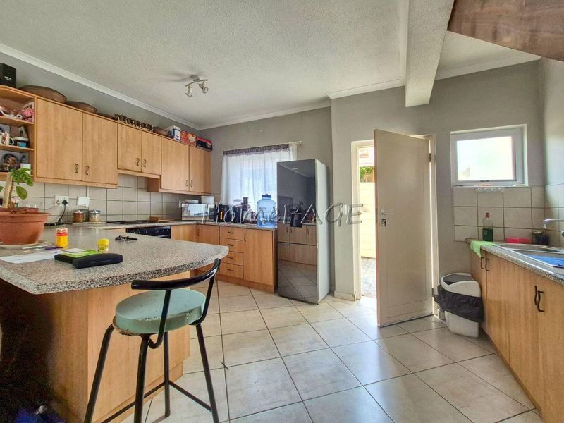 Hermes, Walvis Bay:  3 Bedr Townhouse In Mola Mola Complex is for sale - Photo 6