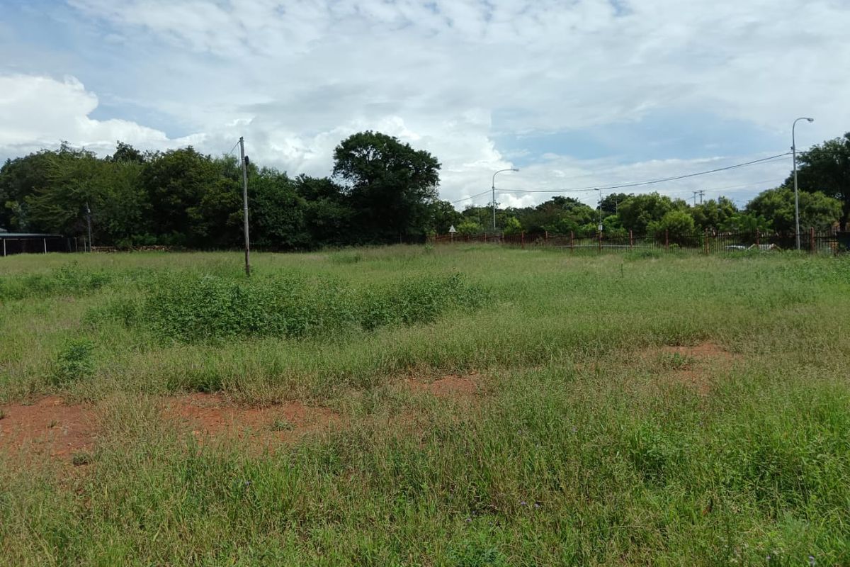 VACANT LAND IN ELDORAIGNE - Photo 2