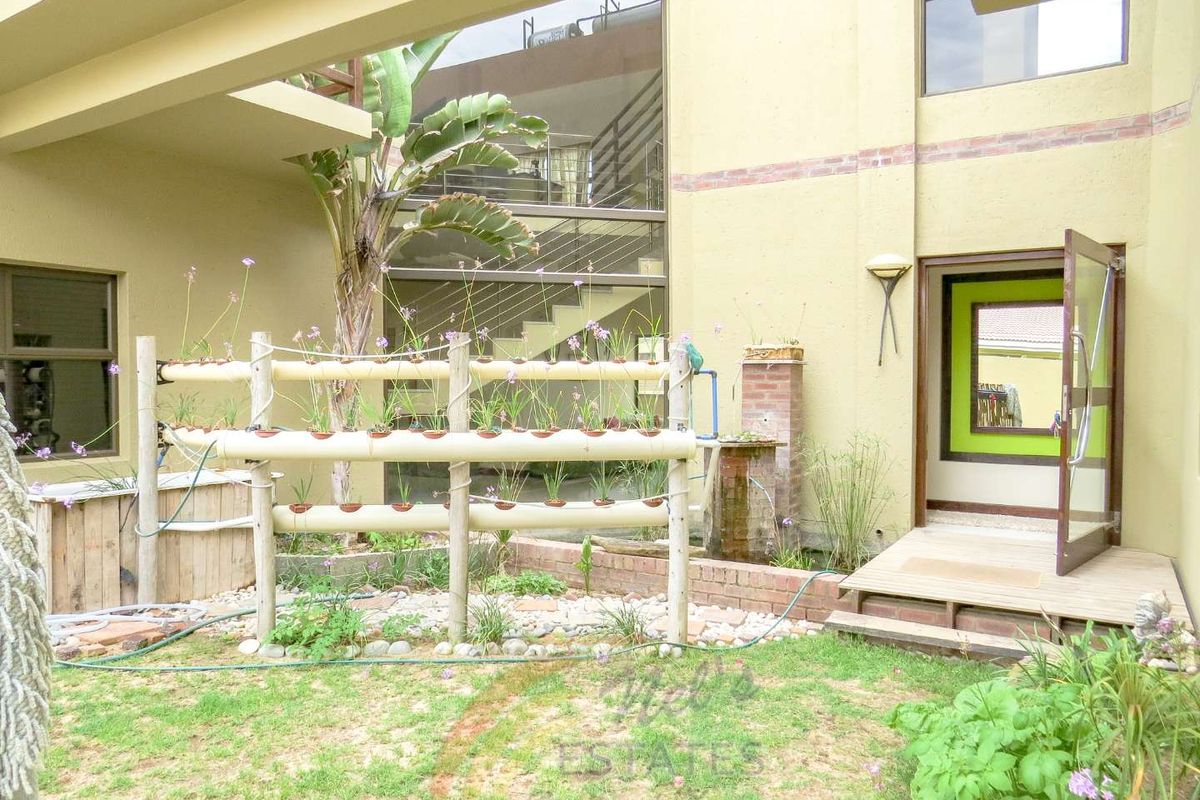 Spacious Family Home For Sale in Vogelstrand, Swakopmund - Photo 2