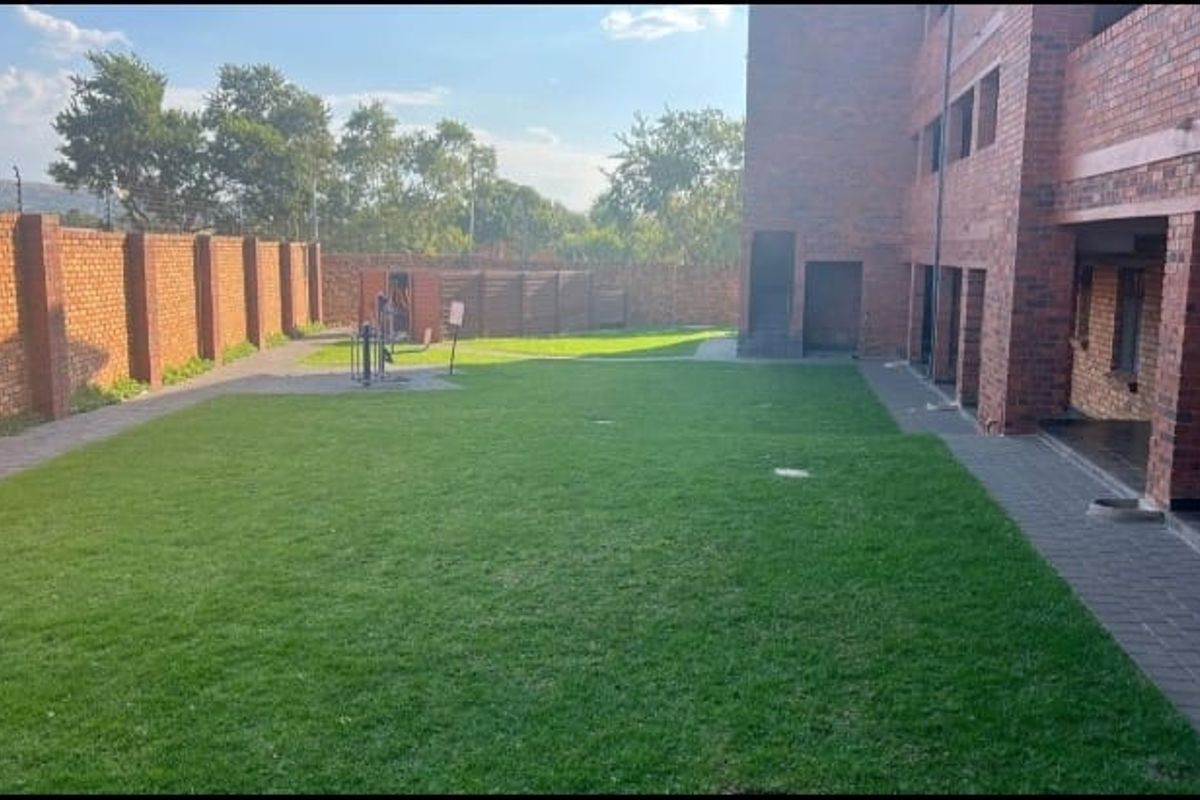 2 Bedroom Apartment in Montana Oxford Apartments - Photo 2