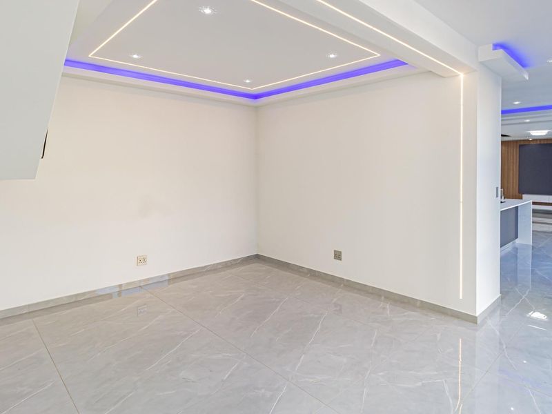 Stunning Newly Built 5-Bedroom Dream Home with Modern Luxury and Space. - Photo 6