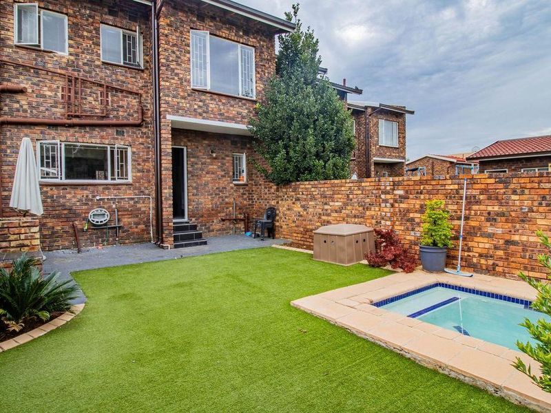 Modern 3 Bedroom Duplex with Private Pool & Entertainment Area in Brackenhurst - Photo 1
